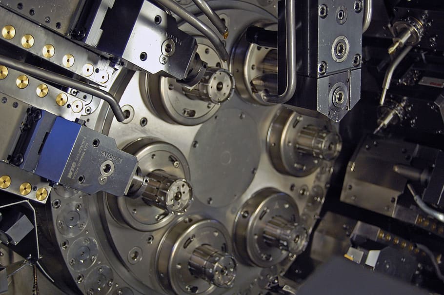 Usinagem CNC e Torneamento de Peças