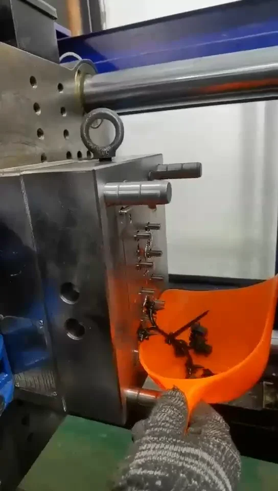 Video-Exporting-since-2004-Professional-factory-appliance-precision-plastic-rotate-knob-potentiometer-injection-templates-mold-4