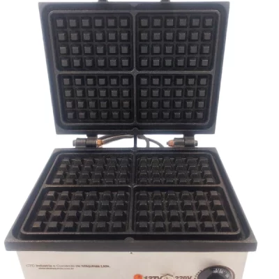 Maquina de waffle bivolt profissional Ctc Maquinas com teflon