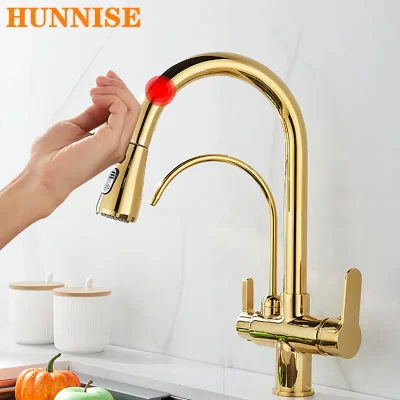 Filtro de toque dourado torneira da cozinha com pulverizador pull down quente e fria pull out pia da cozinha misturadora sensor filtro toque torneira da cozinha