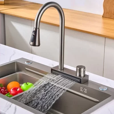 Torneira removível de cozinha 360 ° Rotação chovendo misturador deck montado torneira de água quadrado arma cinza torneira da pia quente e fria
