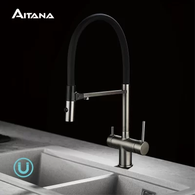 Torneira de cozinha moderna de latão dourado escovado com design de filtragem de água, controle duplo de torneira de cozinha de sucção magnética fria e quente