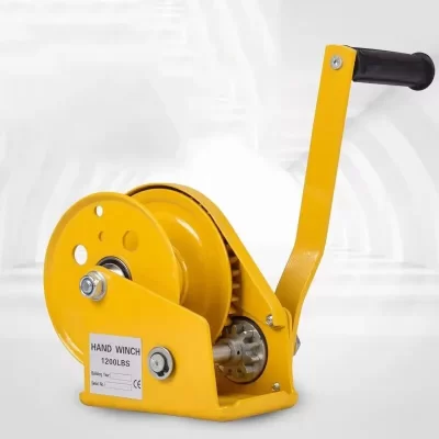 Guincho manual pequeno com travamento automático bidirecional de 1200LB com freio automático guincho manual para trator guincho portátil e cabo de fio de 5m