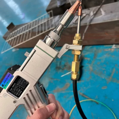 AKQH-1000 Máquina de solda e limpeza 3 em 1 máquina de solda a laser de fibra, ferramenta portátil inteligente multifuncional, 1-3kW opcional, MAX JPT