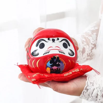 Estatueta Daruma de cerâmica japonesa de 4,5 polegadas, figura FengShui, ornamento Zen, caixa de dinheiro com pingente da sorte, decoração de mesa para casa