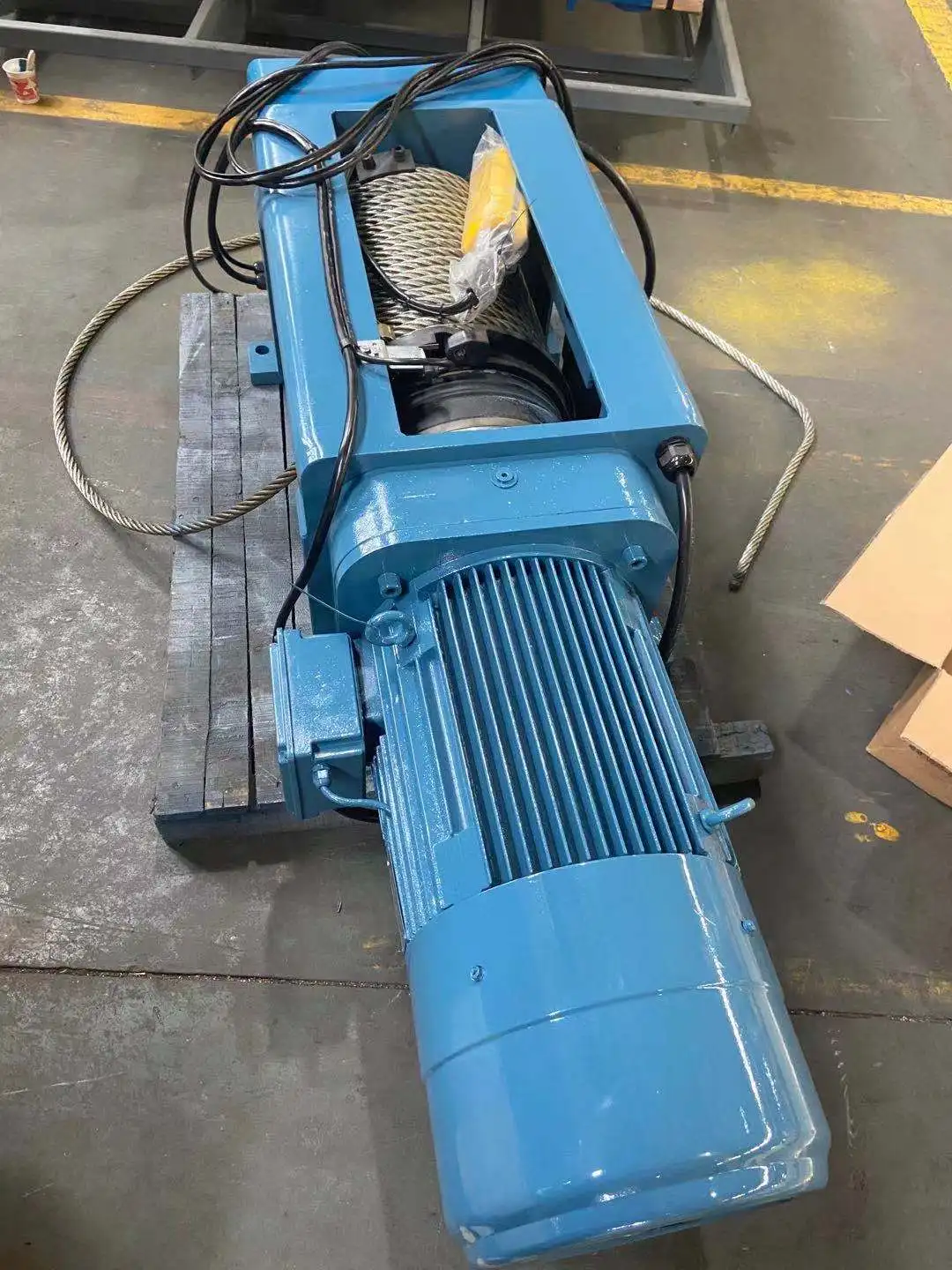 Foot mounted type wire rope hoist 5T 6M - Image 4