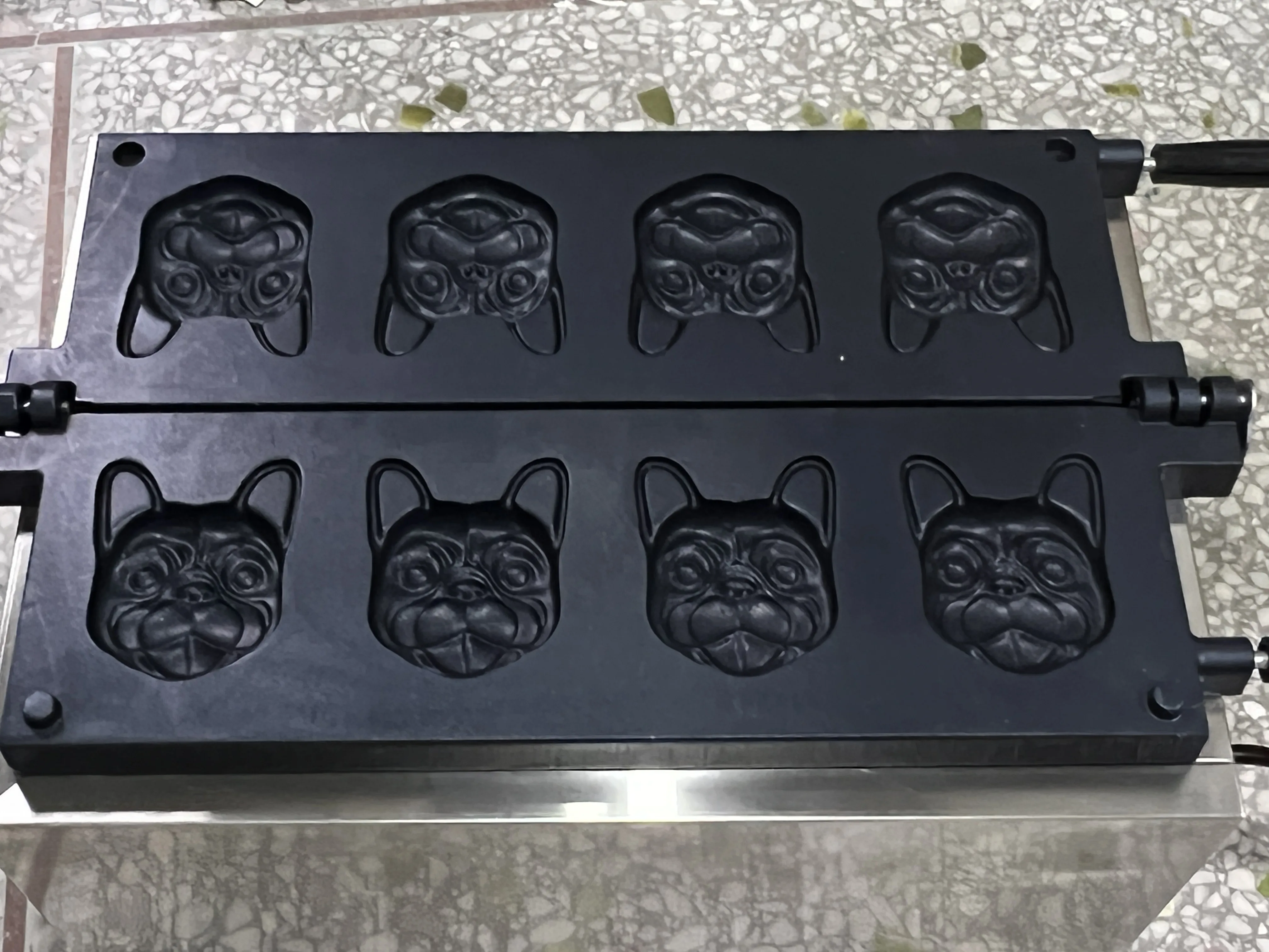 Máquina comercial de waffle de desenho animado com formas de animais | 3000W de tensão dupla · Placas antiaderentes Cat/Bunny - Image 3