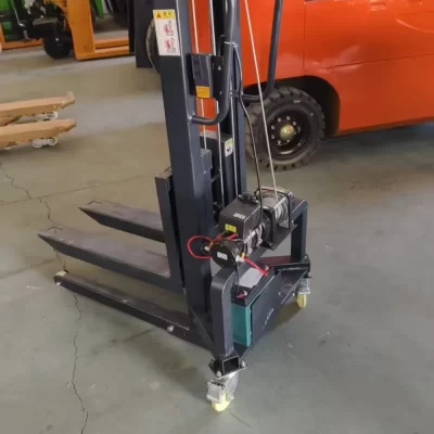 Empilhadeira elétrica de paletes largos empilhadeira automática para venda, mini elétrico montado em carro pequeno 300kg