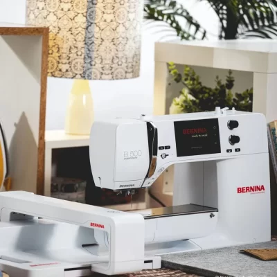 Máquina do bordado do tela táctil da cor, tamanho médio, 500E, oferta do desconto