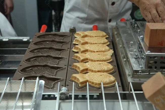 Máquina comercial de taiyaki tipo gás GLP Máquina de taiyaki de peixe Máquina de padeiro de peixe Máquina de waffle de peixe - Image 2