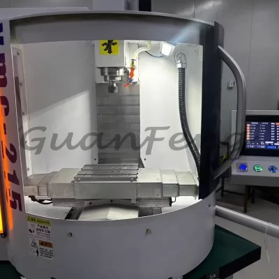 Fresadora CNC de alta precisão com gravação em chapa metálica e centro de controle numérico