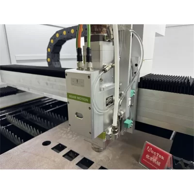 Small Enclosed Fiber Laser Cutting Machine 1.5kw 3kw 1390 6060 Mini Optic Laser Cutter Cut Equipment for Think Stainless Steel