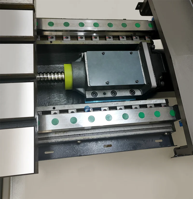 China CNC Vertical Machining Center For Sale VMC1060 CNC Vertical Machining Center With - Image 4