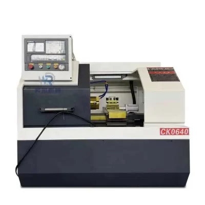 Torno de torneamento CNC pequeno Hine CK0640 com sistema de controle Siemens 808D