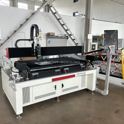 Rayther pequena precisão cnc cortador a laser de fibra 1500w 3000w máquina de corte a laser para prata ouro metal jóias