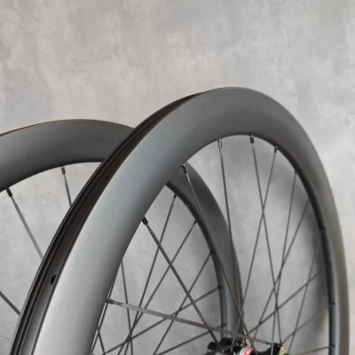Conjunto de rodas de carbono 700C freio a disco ultraleve sem câmara pronto 38/50/60mm de profundidade UD acabamento fosco/brilhante logotipo personalizado, 11-12v, HG ou XDR