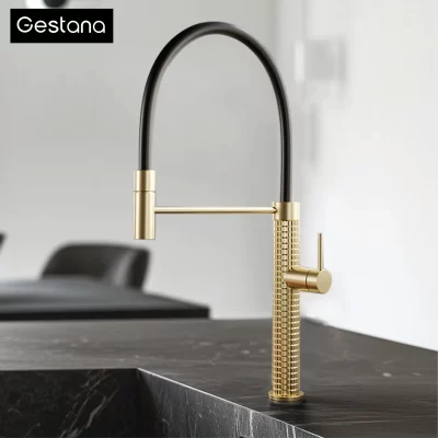 Luxo latão escovado ouro torneira da cozinha moderna um punho cartucho de cerâmica água quente/fria pull out spray 360 giratória pia