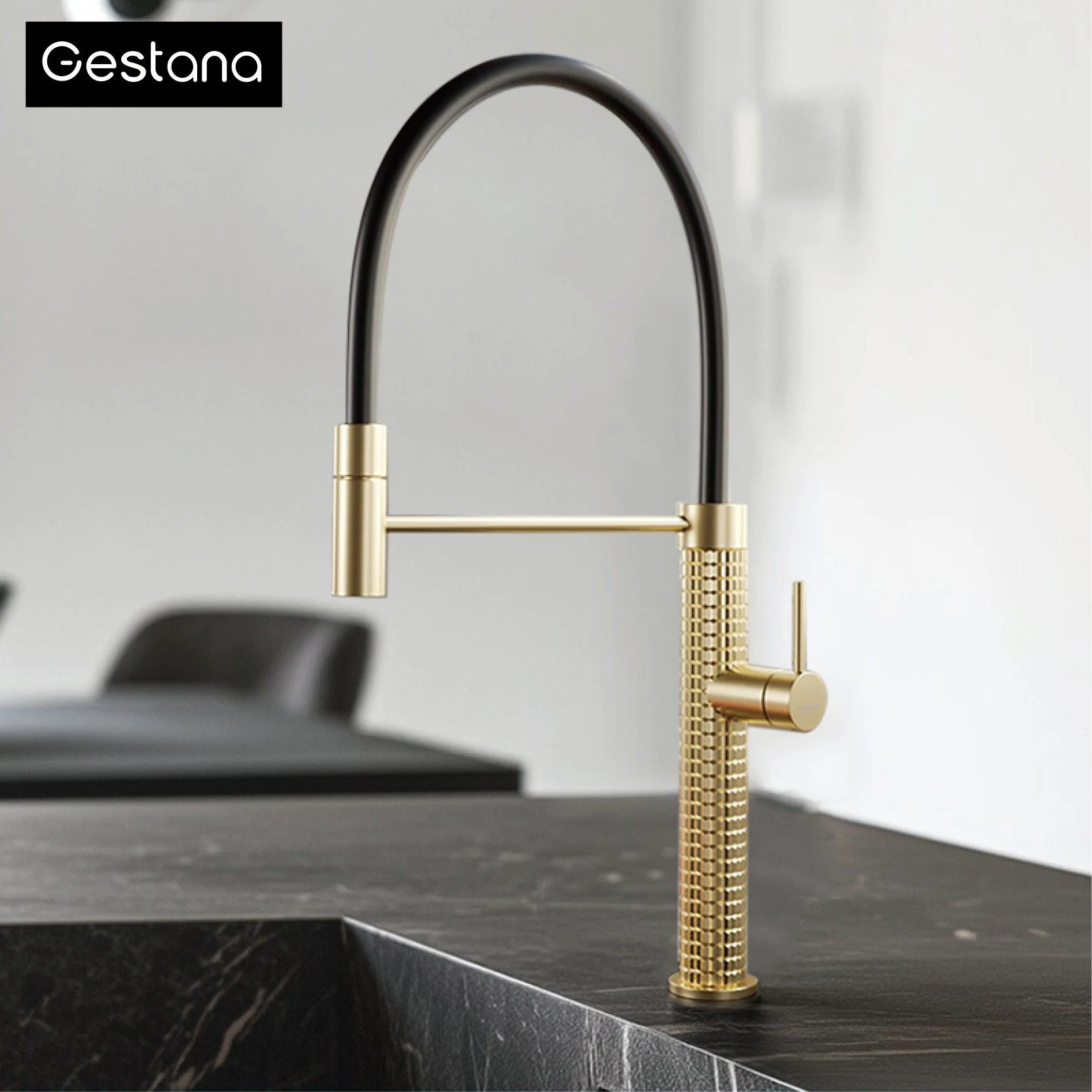 Luxo latão escovado ouro torneira da cozinha moderna um punho cartucho de cerâmica água quente/fria pull out spray 360 giratória pia