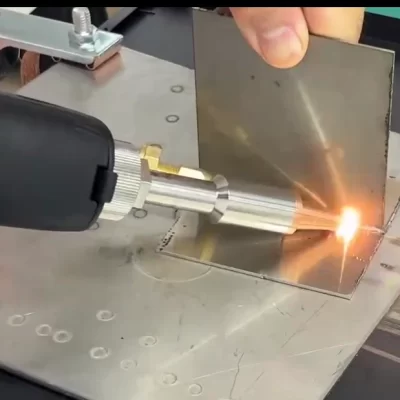 Soldador a laser portátil com tecnologia de resfriamento de ar para escada rolante de elevador e fabricação de estrutura metálica