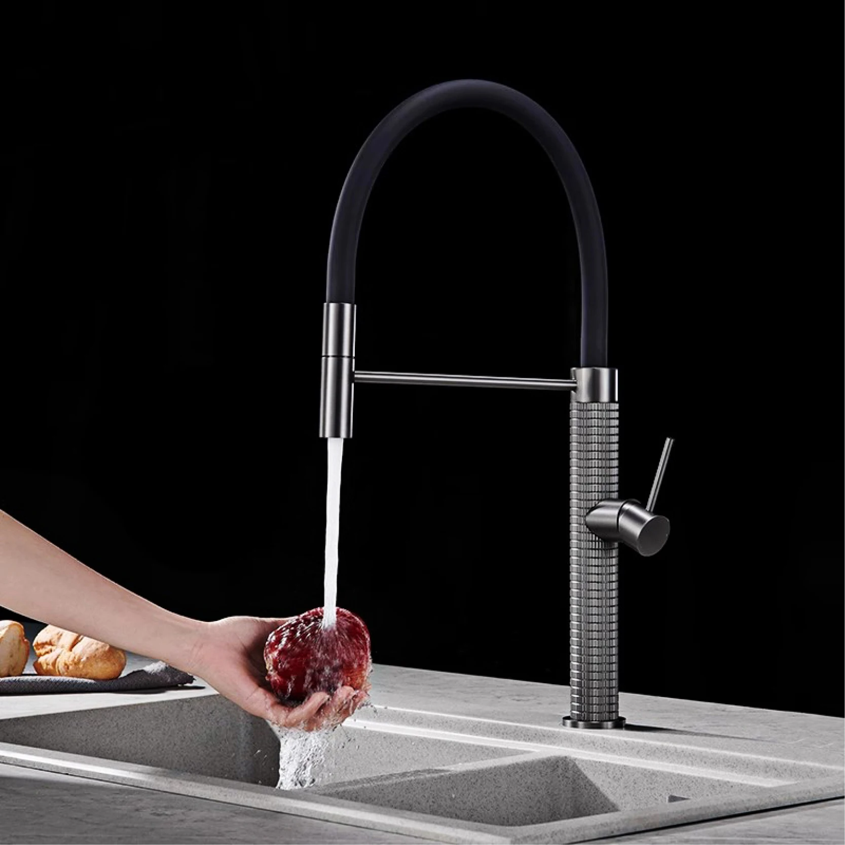 Luxo latão escovado ouro torneira da cozinha moderna um punho cartucho de cerâmica água quente/fria pull out spray 360 giratória pia - Image 3