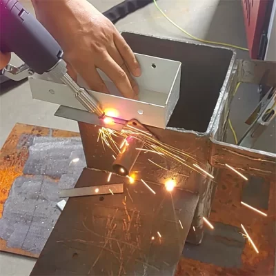 Alta qualidade novo estilo soldador a laser portátil 3 em 1 soldagem corte limpeza 1500w máquina de solda a laser de aço inoxidável