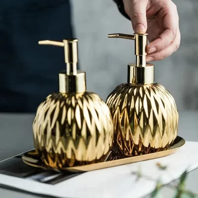 Dispensador de sabão luxuoso dourado/prata com alça de imprensa, dispensador de cerâmica com bandeja de aço inoxidável, acessório de banheiro
