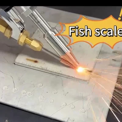 Máquina de solda a laser portátil quatro em um com resfriamento de ar para guardrail de cerca de metal e produção de portas de segurança