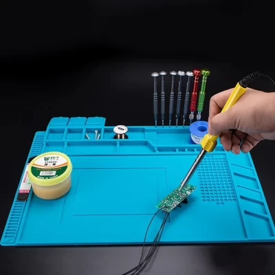 Tapete de estação de solda Tapete de trabalho de silicone resistente ao calor 932 ° F Tapete magnético antiestático para reparo de relógio de laptop de telefone eletrônico
