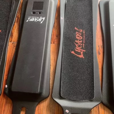 (Último 1) novo deck de fibra de carbono para skates elétricos longboards leve de desempenho de alta resistência deck de skate