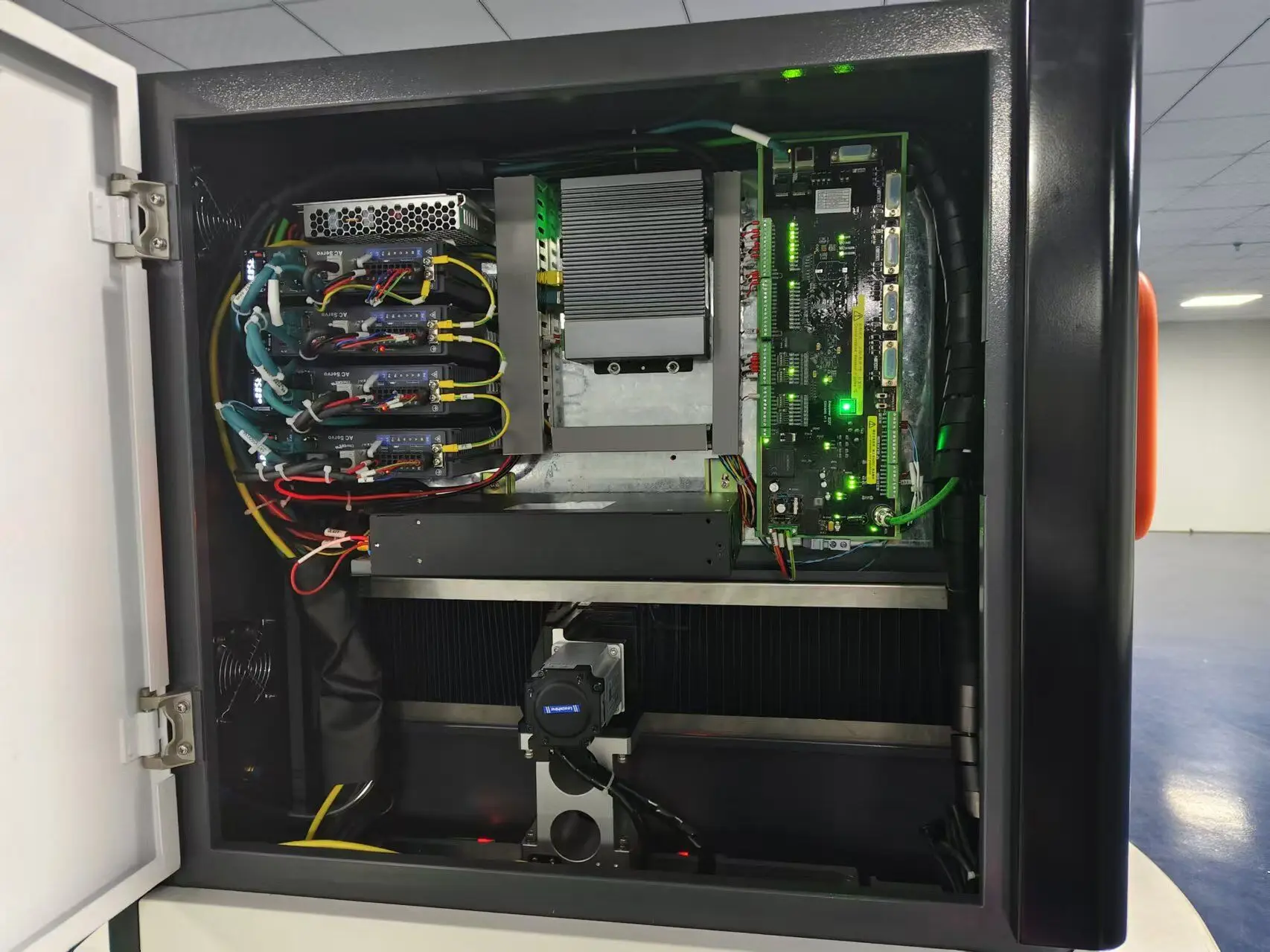 Fully-Enclosed High Precision 2030 Mini Portable Fiber 1500W Laser Cutting Machine For Jewelry - Image 4