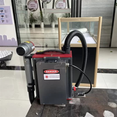 Mochila máquina de remoção de ferrugem a laser mini portátil 50w 100 200 300 máquina de limpeza a laser pulsada 110v 220v para pintura de ferrugem de madeira