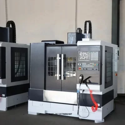 Fabricado na China Centro de usinagem de fresadora CNC de 5 eixos VMC7124 Centro de máquina-ferramenta XK7124 Fresadora CNC de metal pequena