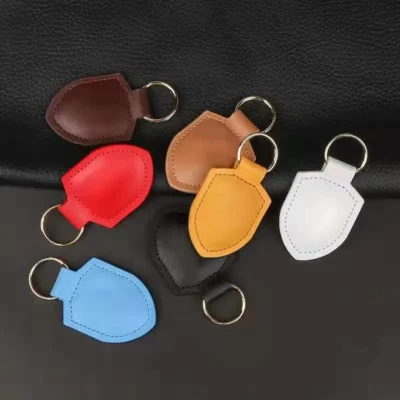 Chaveiro de Couro com Logotipo Metálico para Peças Automotivas GTS 986 997 958 918 970 981 996 917 991 - Acessório Automotivo Anti-perda