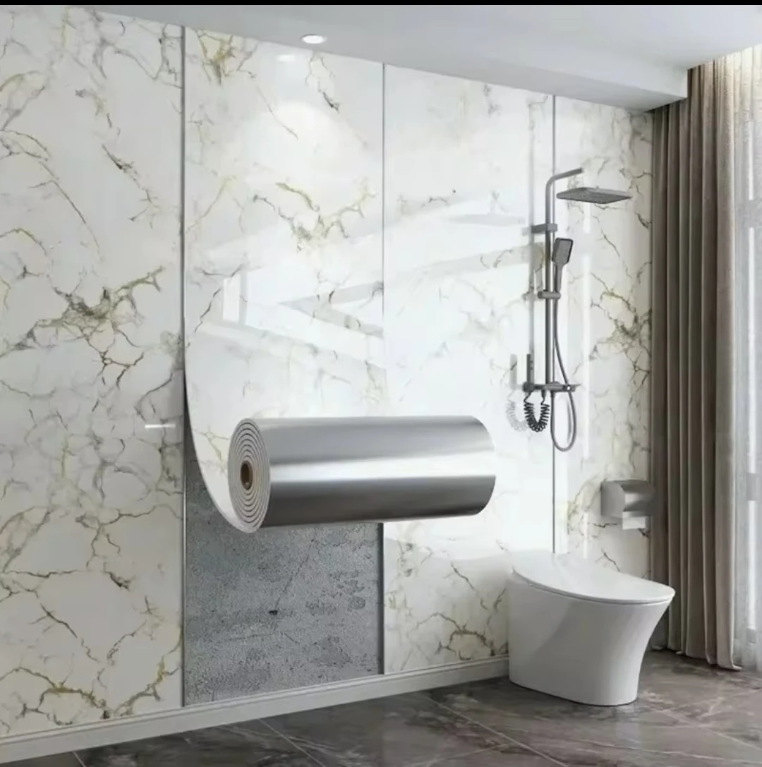 Papel de Parede Impermeável de 40cm, Adesivo de Parede Imitação de Mármore, Fácil Instalação em Banheiro e Sala de Estar