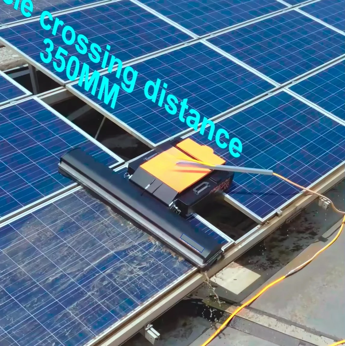 2024 Novo design anti-queda drone limpeza automática robô rastreador máquina de limpeza de painel solar - Image 3