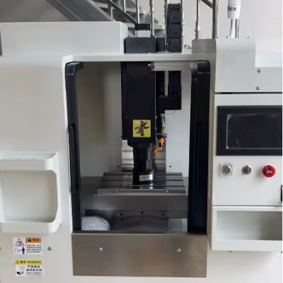 Máquina de Fresagem CNC Vertical VMC215 com Precisão de 0,01mm, Centro de Usinagem de Mesa com Spindle ER20 BT20 para Processamento de Artesanato em Metal