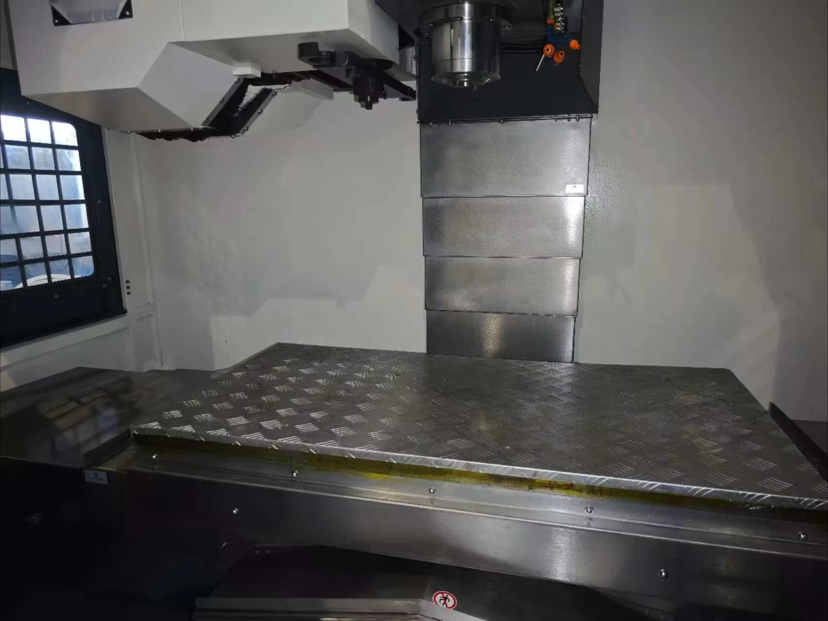 Centro de Usinagem Vertical de Alta Precisão SYNTEC CNC CV-1370 BT40 com Controle de Eixo Único - Image 10