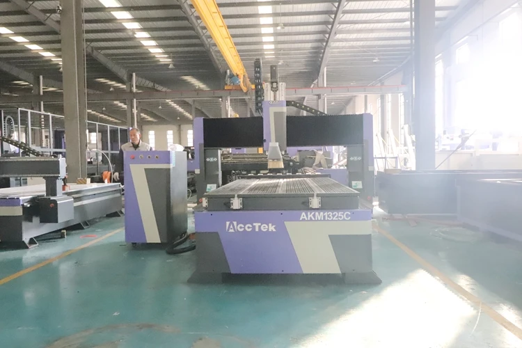 Máquina CNC Router de Alta Precisão 1325 ATC para Corte e Gravação de Madeira, MDF e Acrílico - Preço de Fábrica - Image 2