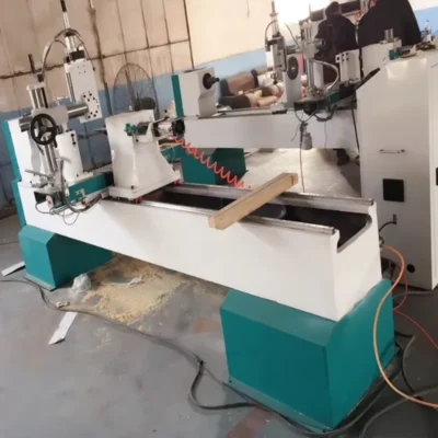 Torno CNC de Alta Resistencia y Velocidad Variable para Fabricación de Tacos de Billar de Madera