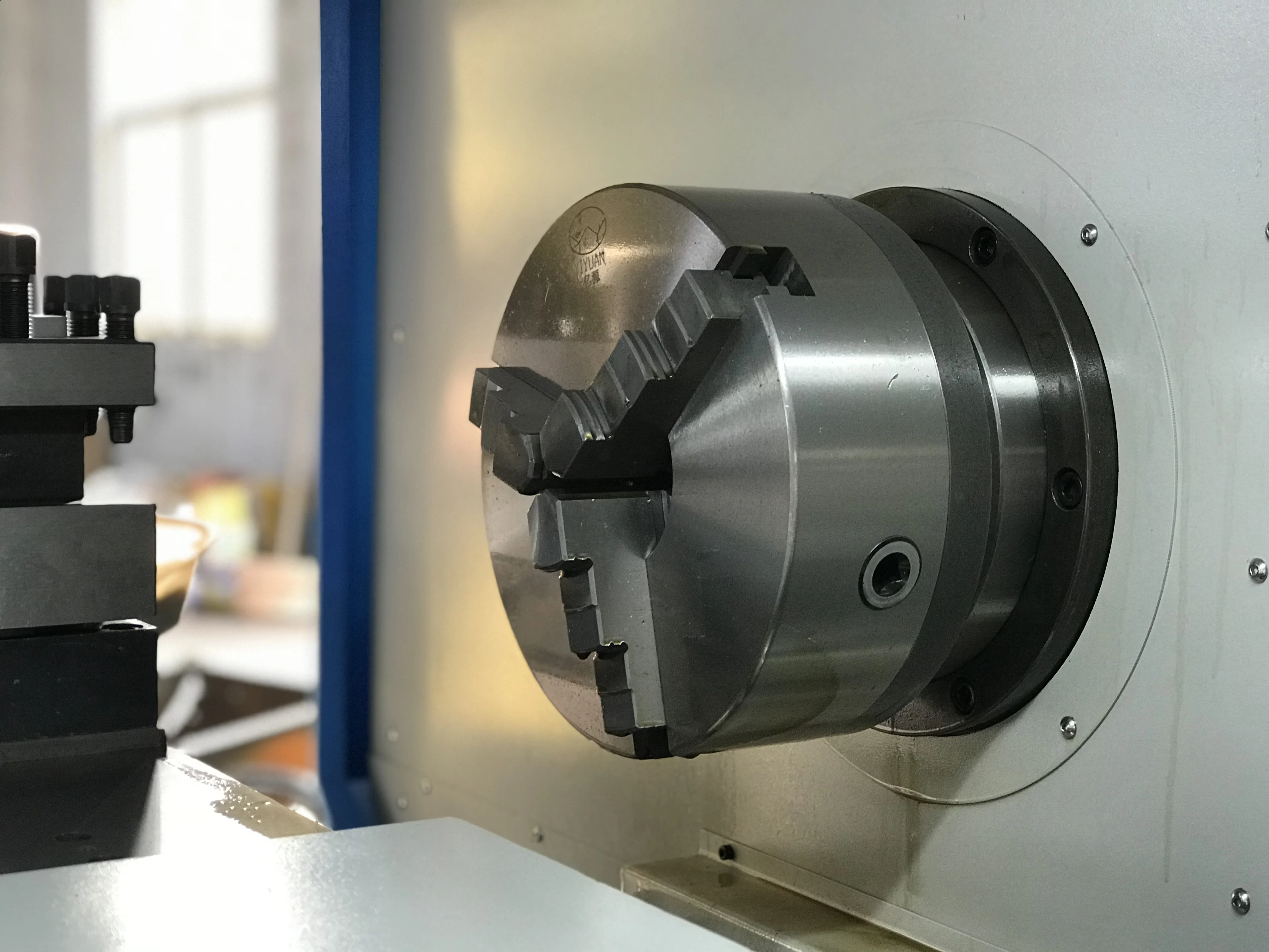 Torno CNC Ariow CK6136x1000, Precio de Máquina CNC China para Trabajos en Metal - Image 5