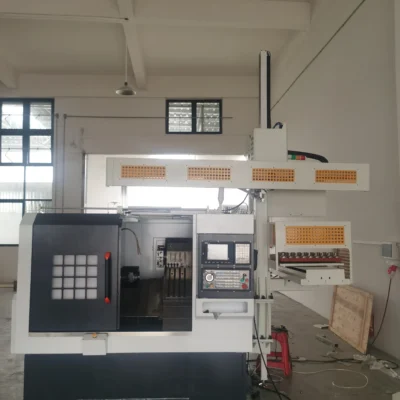 Torno CNC CK46, centro de torneado CNC con robot cargador, bancada inclinada, alta precisión, para trabajos pesados, torreta, precio económico de fábrica.