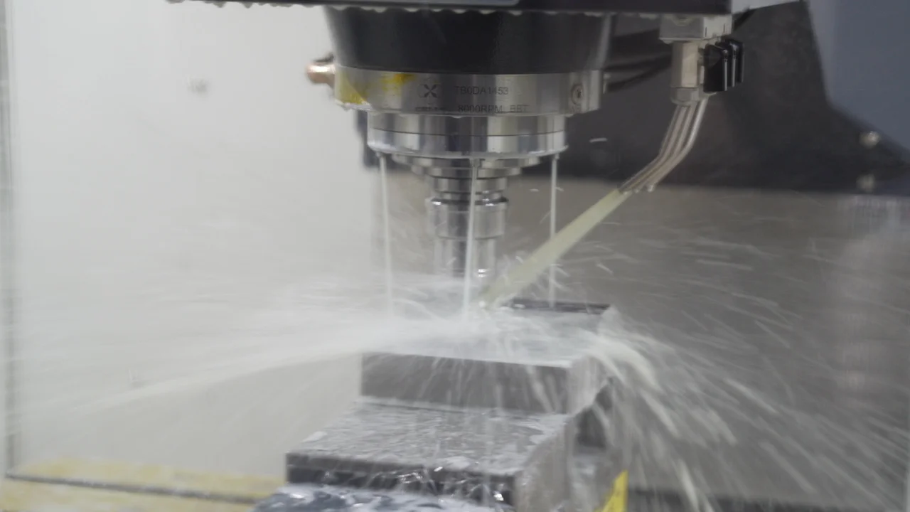 Centro de Usinagem CNC VMC 855 de Alta Performance com Troca Automática de Ferramentas (24 Ferramentas) BT40 e Peças Inclusas - Image 4