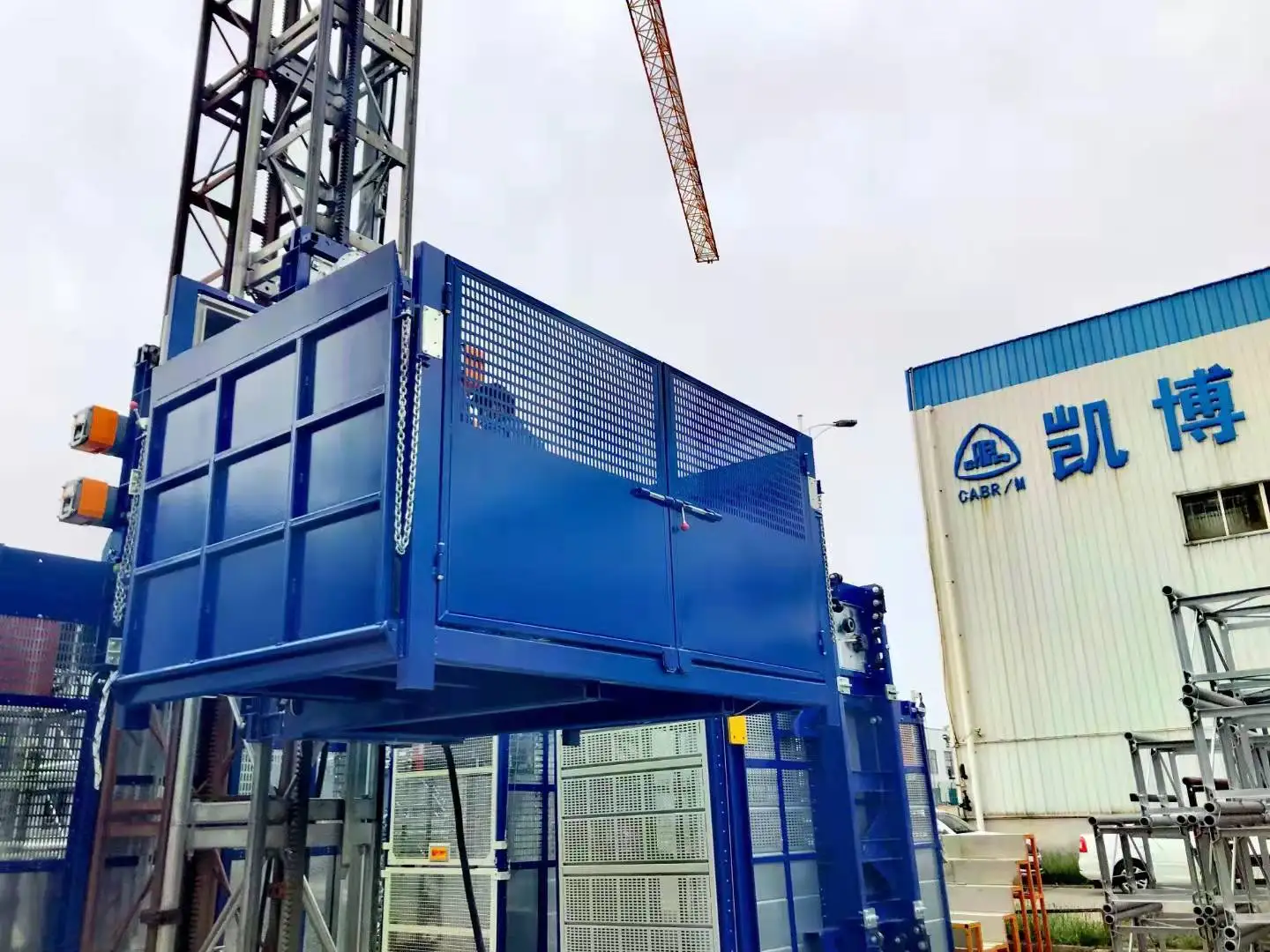 Material Hoist with Three Doors,cargo Elevator,material Lifting Machine Construction,construction Elevator - Image 2