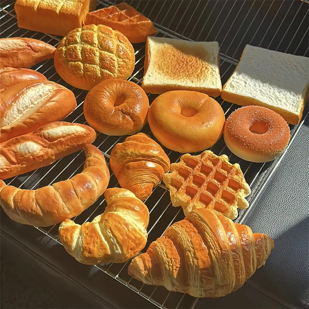 Conjunto de Decoração de Pães Falsos de Vários Tamanhos: Modelos Simulados de Baguete, Croissant e Waffle para Padarias, Cafés e Decoração de Vitrines e Balcões - Image 4